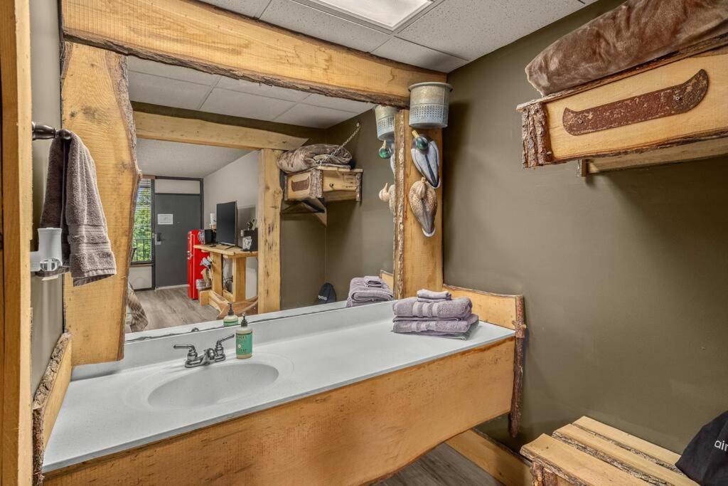 Stonegate Lodge King Bed, Wifi, 50In Tv, Fire Pit, Salt Water Pool Room # 310 Eureka Springs Exterior foto